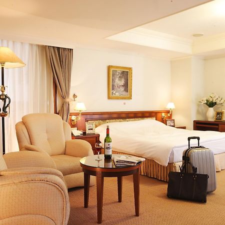 סינצ'ו סיטי Kingdom Hotel מראה חיצוני תמונה