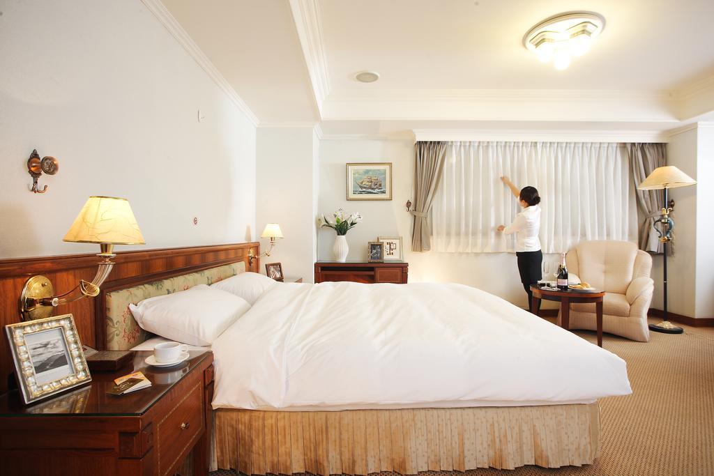 סינצ'ו סיטי Kingdom Hotel חדר תמונה