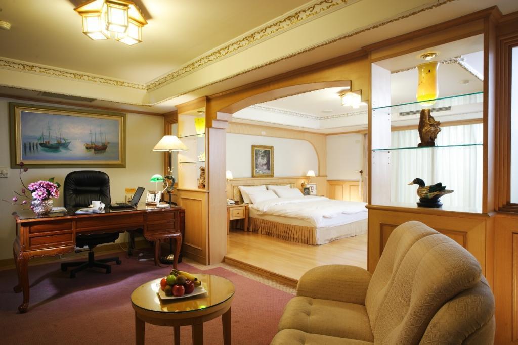 סינצ'ו סיטי Kingdom Hotel מראה חיצוני תמונה