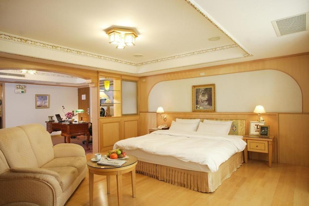 סינצ'ו סיטי Kingdom Hotel מראה חיצוני תמונה