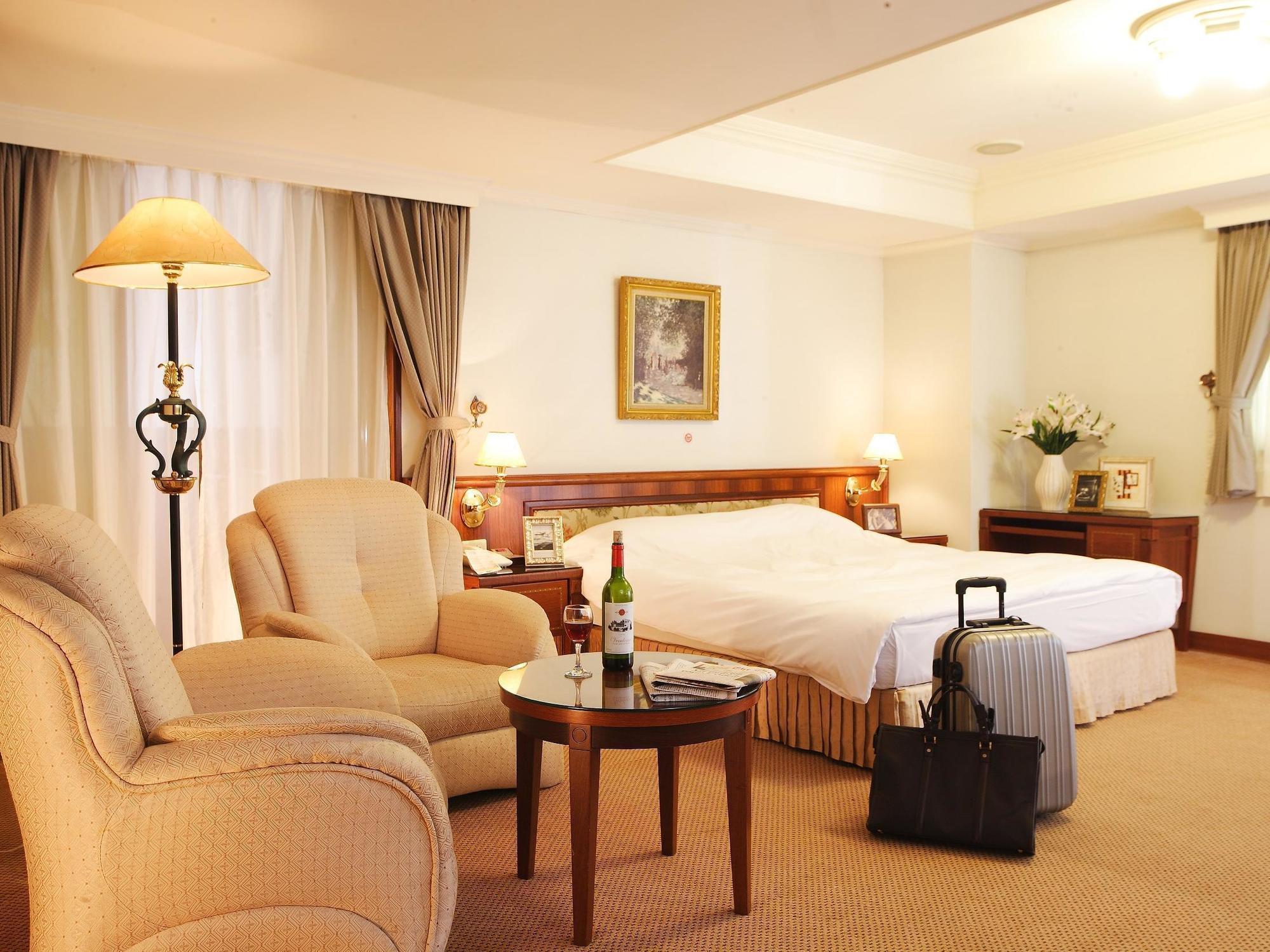 סינצ'ו סיטי Kingdom Hotel מראה חיצוני תמונה