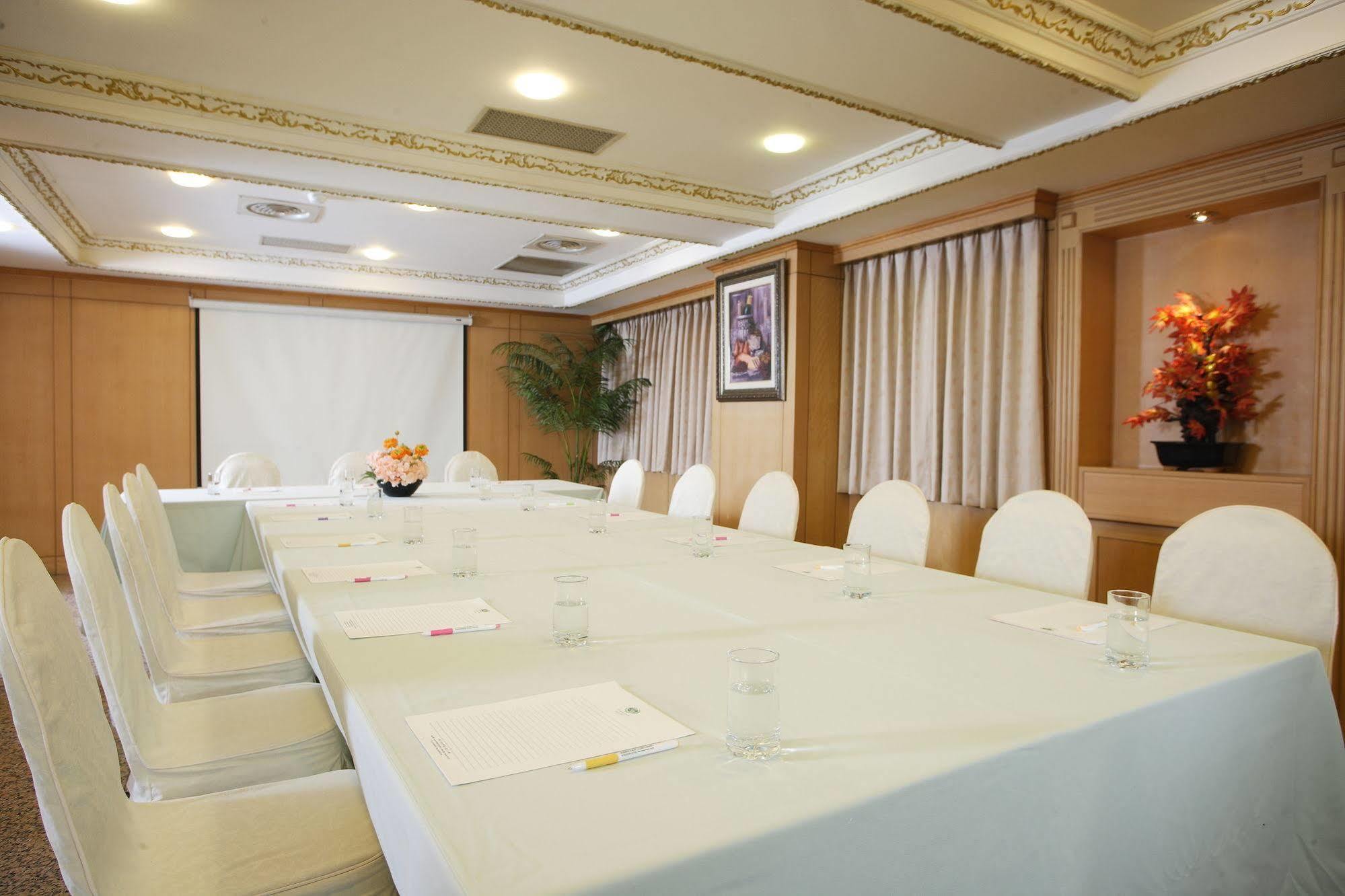 סינצ'ו סיטי Kingdom Hotel מראה חיצוני תמונה