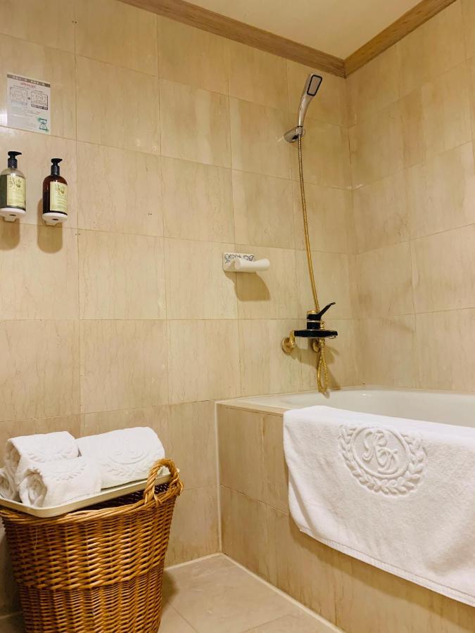 סינצ'ו סיטי Kingdom Hotel מראה חיצוני תמונה